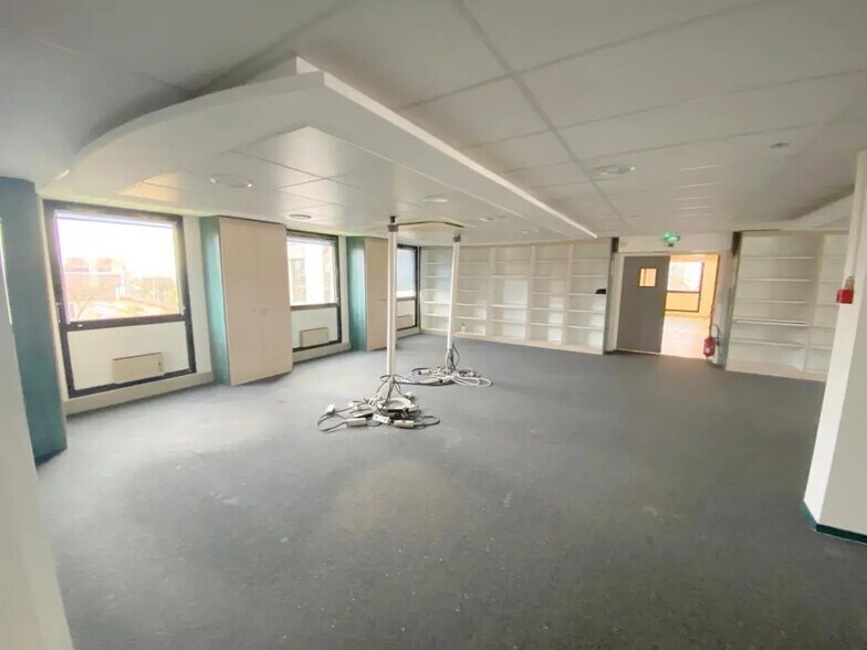 Bureau dans Chatou à louer - Photo de l’immeuble – Image 3 sur 12
