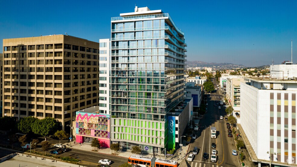 3033 Wilshire Blvd, Los Angeles, CA à louer - Photo de l’immeuble – Image 2 sur 5