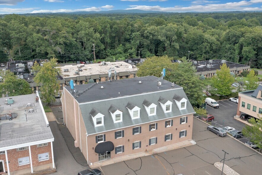 440 Old Hook Rd, Emerson, NJ à louer - Photo de l’immeuble – Image 3 sur 15