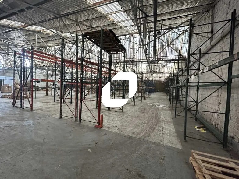 Local d’activités dans Aubervilliers à louer - Photo de l’immeuble – Image 2 sur 8