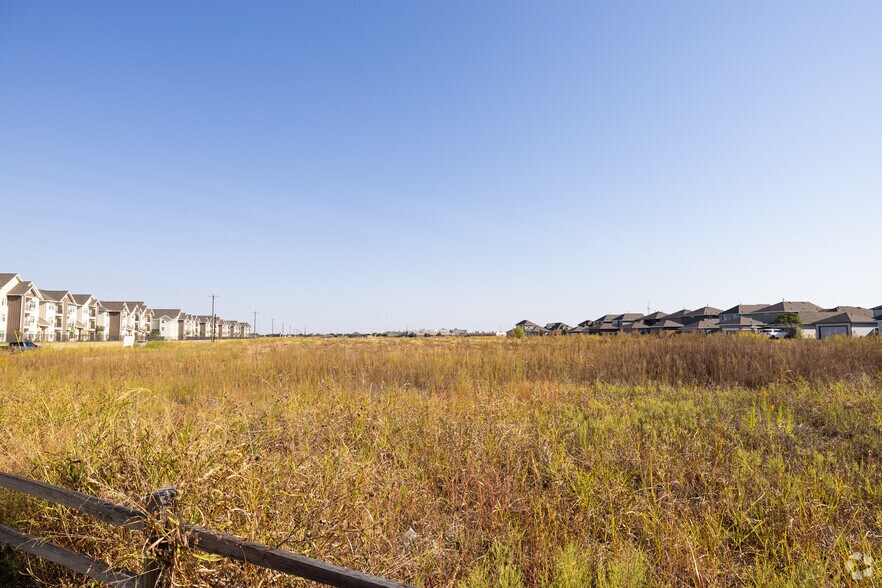 CR137 & Future Brooklands Blvd, Hutto, TX à vendre - Photo principale – Image 1 sur 11