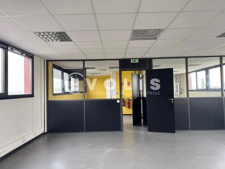Bureau dans Villers-Bretonneux à louer - Photo de l’immeuble – Image 3 sur 4