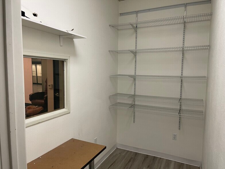 127 N Main Ave, Fallbrook, CA à louer - Photo de l’immeuble – Image 3 sur 11