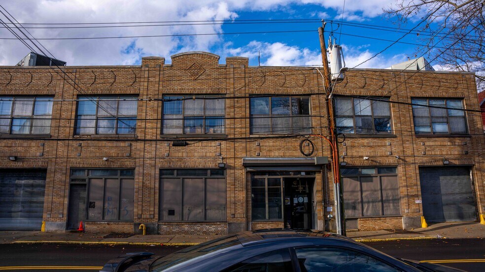 230 S 5th Ave, Mount Vernon, NY à vendre - Photo de l’immeuble – Image 1 sur 17