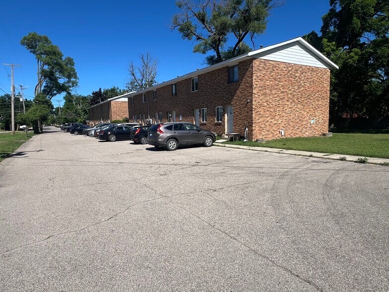 863 Lincoln Ave, Holland, MI à vendre - Photo de l’immeuble – Image 2 sur 6