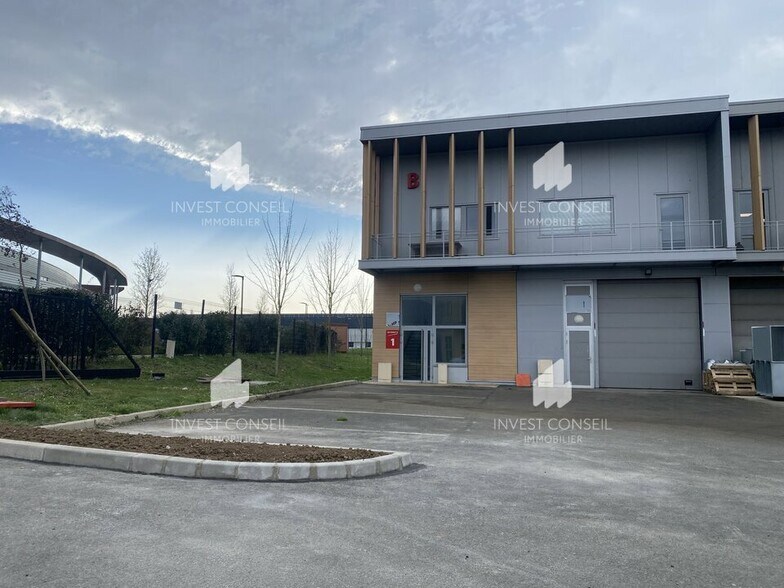 8 Avenue Roland Moreno, Frépillon à louer - Photo de l’immeuble – Image 1 sur 10
