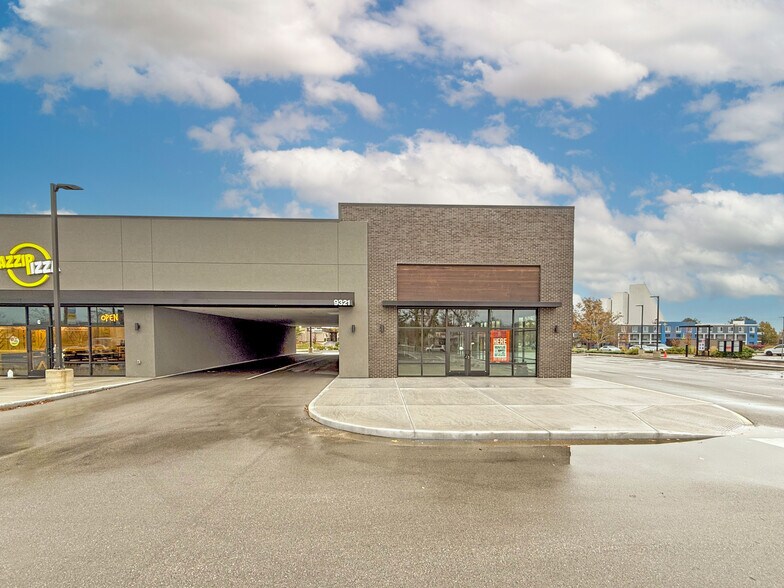 9235 Michigan Rd, Indianapolis, IN à louer - Photo de l’immeuble – Image 2 sur 23