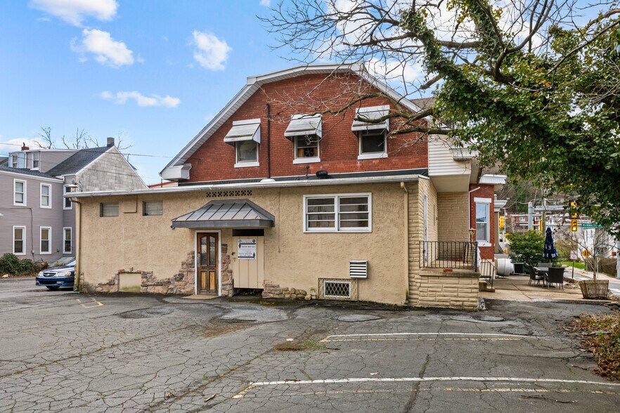2201 Perkiomen Ave, Mount Penn, PA à vendre - Photo de l’immeuble – Image 3 sur 47