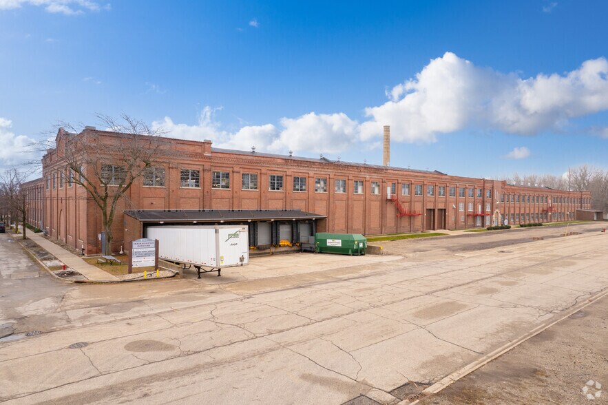 2701 Deborah Ave, Zion, IL à louer - Photo de l’immeuble – Image 3 sur 16