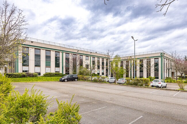 Plus de détails pour Local d'activités à louer