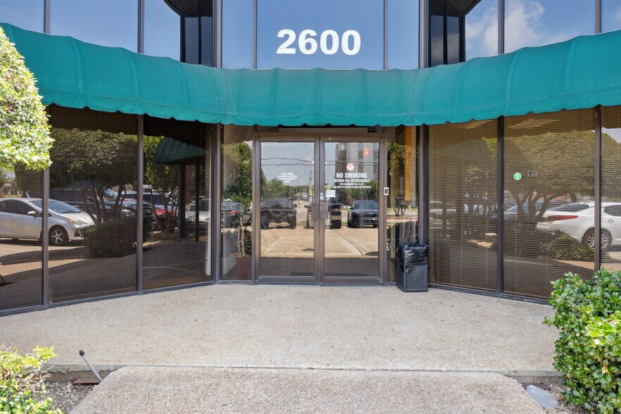 2600 K Ave, Plano, TX à vendre - Photo de l’immeuble – Image 2 sur 21