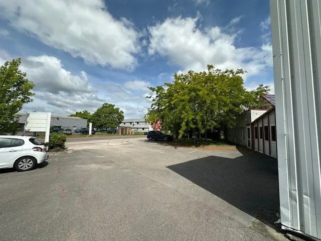 Local d’activités dans Crissey à louer - Photo de l’immeuble – Image 3 sur 6