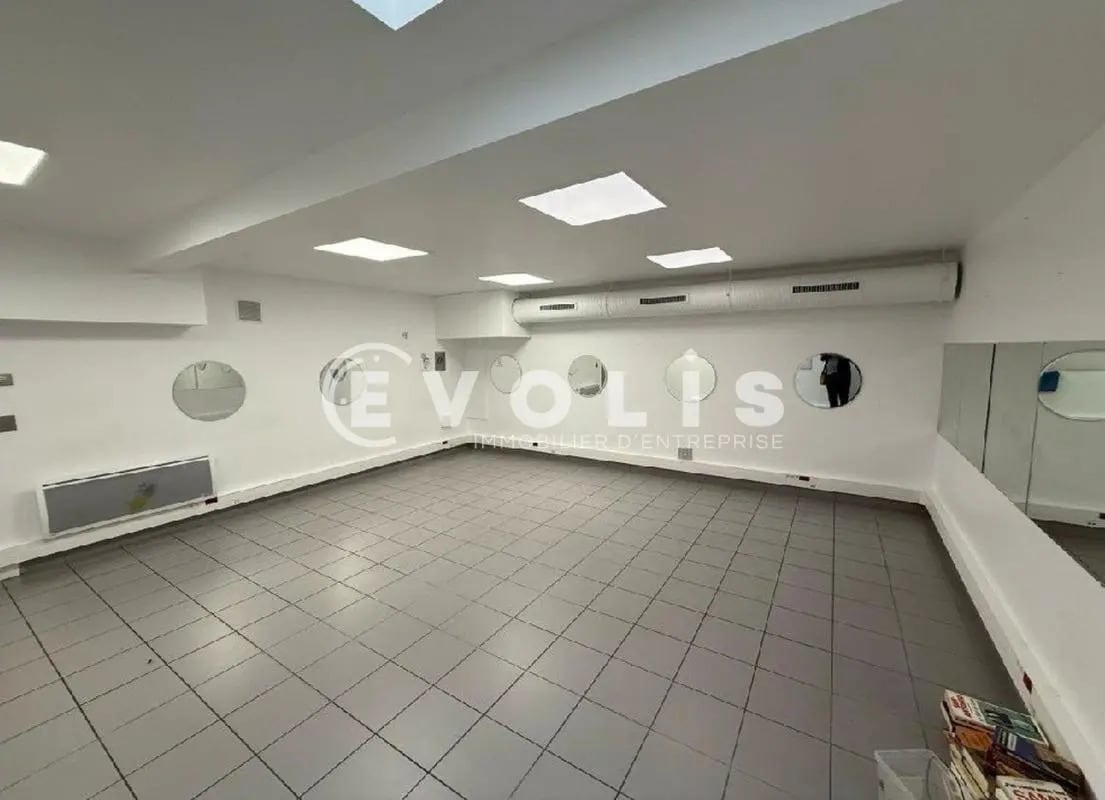 Local commercial dans Paris à louer Photo intérieure– Image 1 sur 9