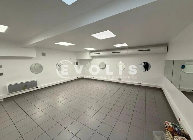 Plus de détails pour Local commercial à louer