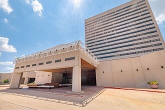 14703 Park Row, Houston, TX à louer Photo de l’immeuble– Image 1 sur 4