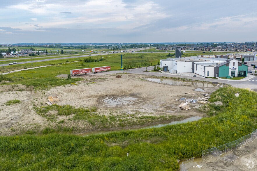 SE Macleod Trail And 210 Av, Calgary, AB à louer - Photo principale – Image 3 sur 7