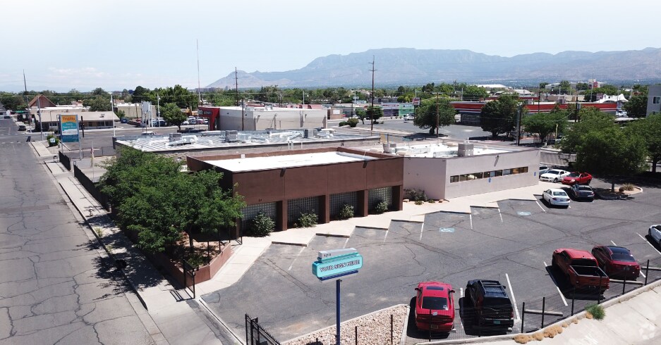 124 Alvarado Dr SE, Albuquerque, NM à vendre - Photo de l’immeuble – Image 1 sur 13