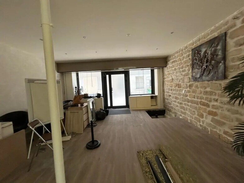 Local commercial dans Paris à louer - Photo de l’immeuble – Image 1 sur 7
