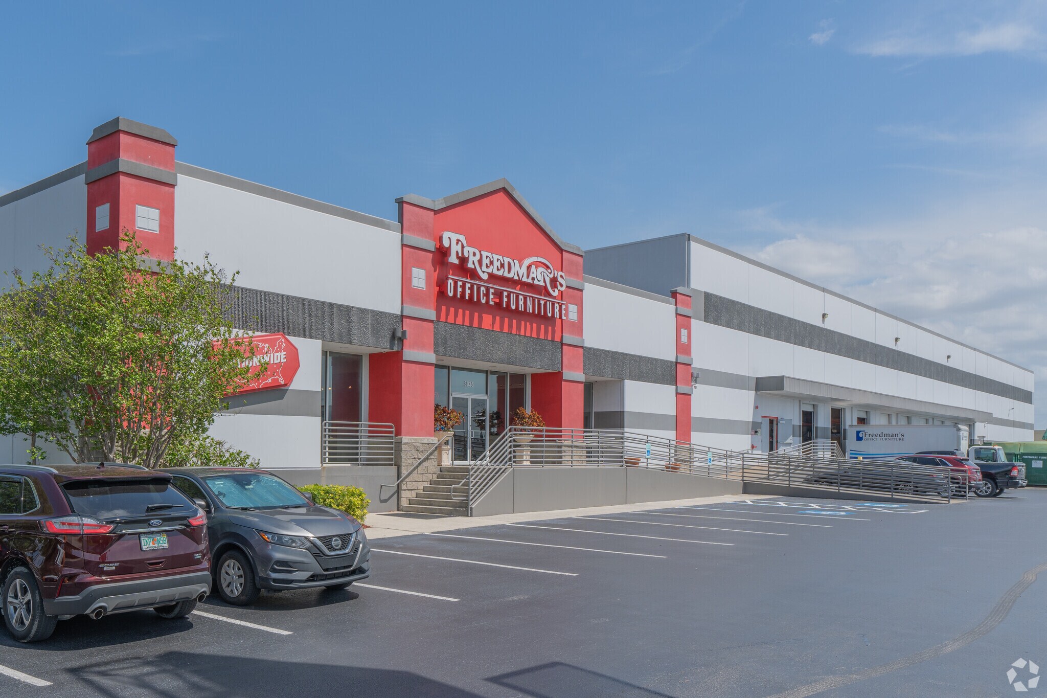 5035 W Hillsborough Ave, Tampa, FL à louer Photo de l’immeuble– Image 1 sur 31