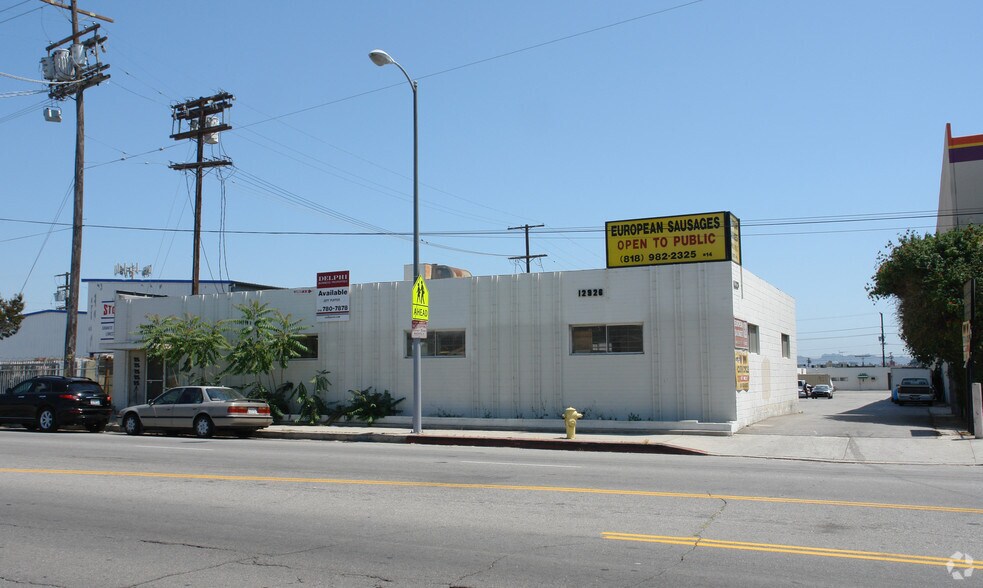 12926 Saticoy St, North Hollywood, CA à louer - Photo de l’immeuble – Image 2 sur 4