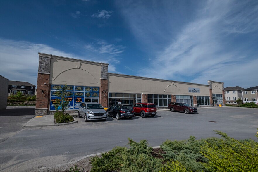218 Main St, Loyalist, ON à louer - Photo de l’immeuble – Image 1 sur 13