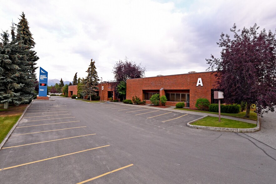 2000 W International Airport Rd, Anchorage, AK à louer - Photo de l’immeuble – Image 1 sur 5