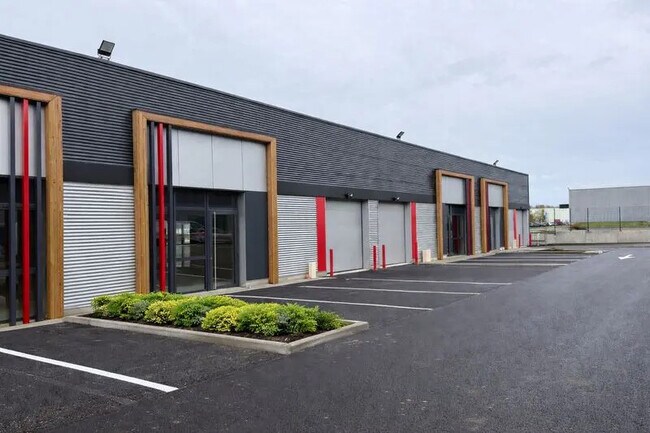 Plus de détails pour Rue Jean Bertin, Chécy - Local d'activités à louer