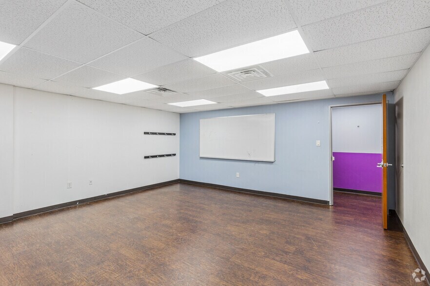 Osler Medical Office - 2801 Osler Drive portefeuille de 2 biens à vendre sur LoopNet.fr - Photo intérieure – Image 3 sur 13
