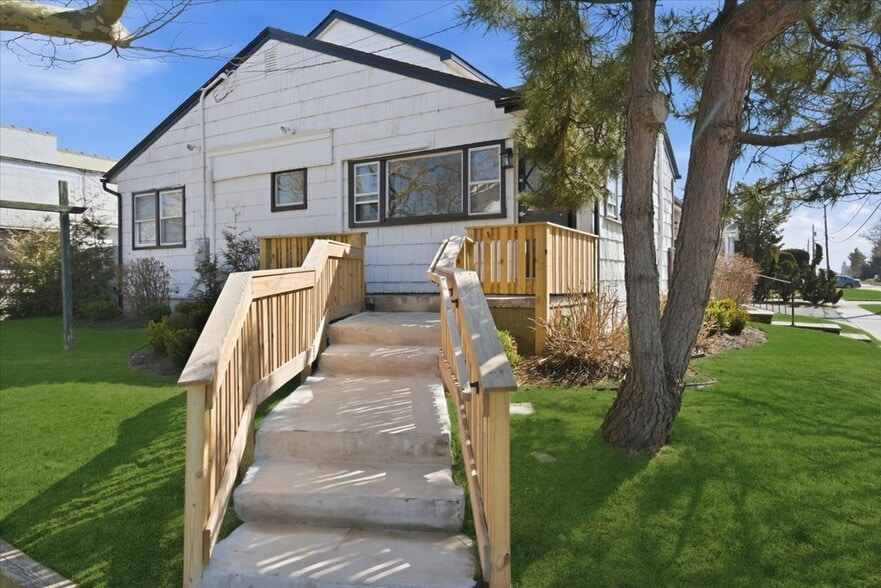 1895 Park St, Atlantic Beach, NY à vendre - Photo de l’immeuble – Image 2 sur 9