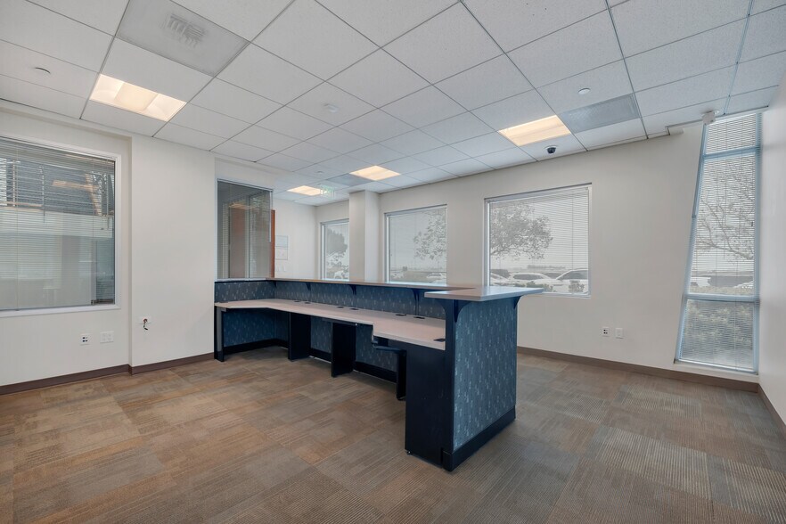 855-865 Aviation Dr, Camarillo, CA à louer - Photo de l’immeuble – Image 3 sur 11