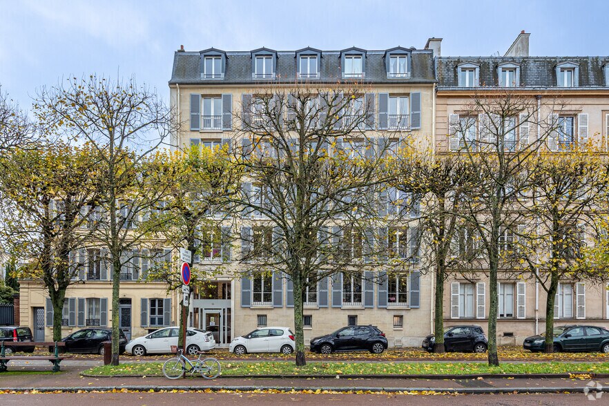 Bureau dans Versailles à louer - Photo principale – Image 1 sur 2