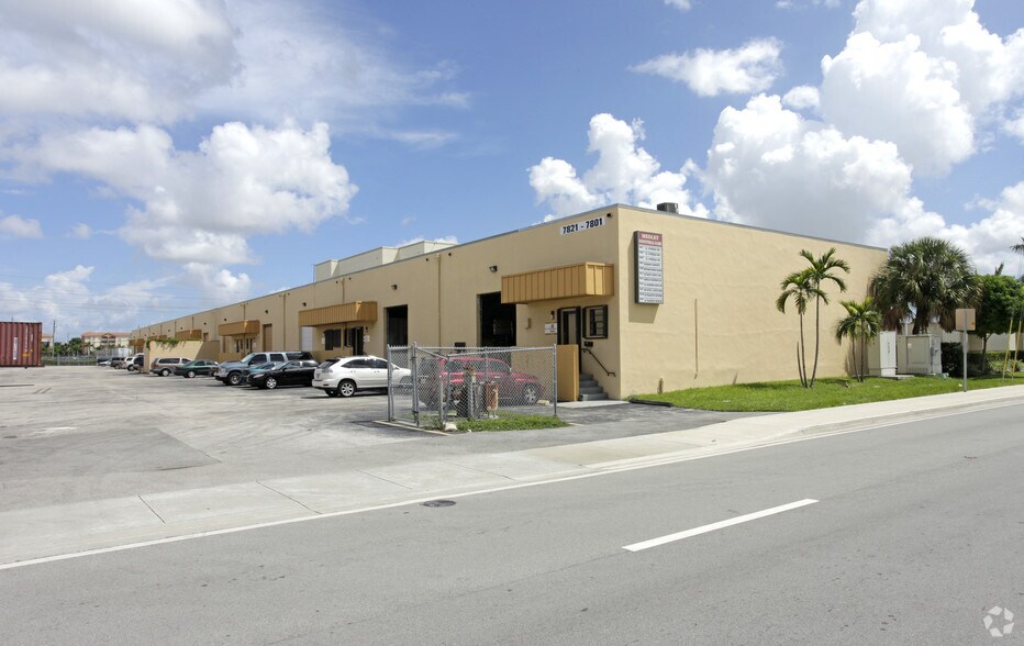 7801-7821 NW 72nd Ave, Medley, FL à louer - Photo de l’immeuble – Image 2 sur 4