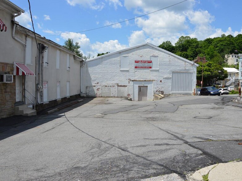 330 E Norwegian St, Pottsville, PA à vendre - Photo de l’immeuble – Image 2 sur 19