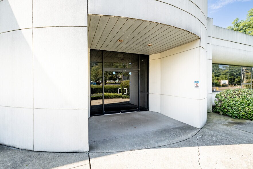 755 Park Ave, Huntington, NY à vendre - Photo de l’immeuble – Image 3 sur 8