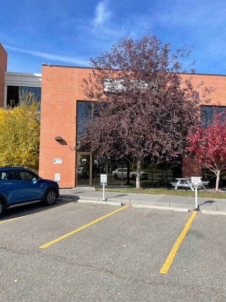 221 19th St SE, Calgary, AB à louer - Photo de l’immeuble – Image 3 sur 19