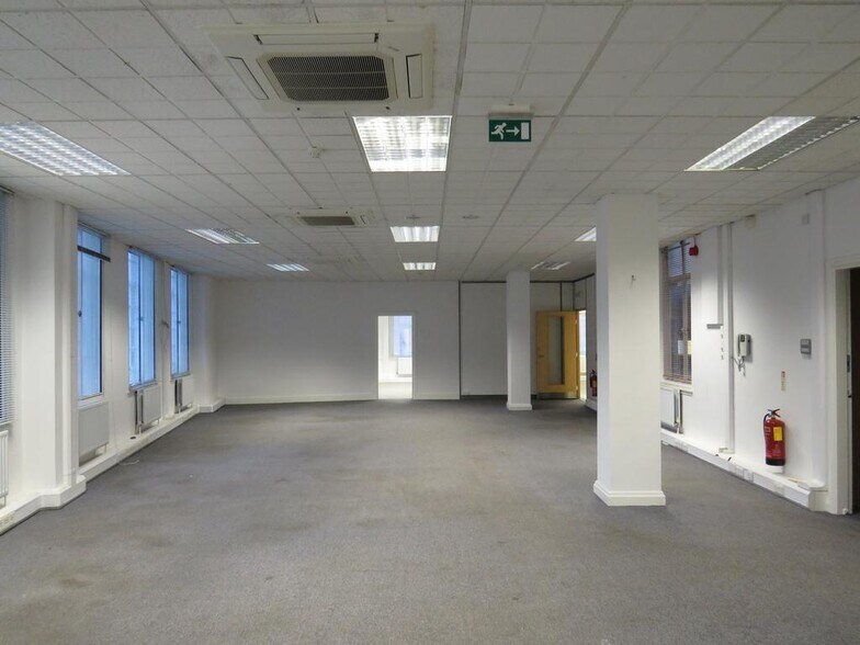 41-45 George St, Croydon à louer - Photo de l’immeuble – Image 2 sur 58