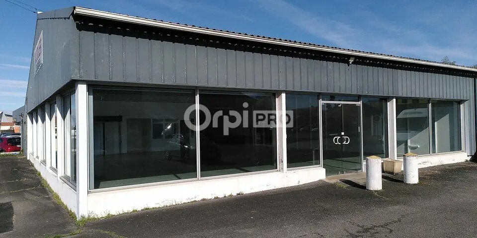 Local commercial dans Lons à louer - Photo de l’immeuble – Image 1 sur 4