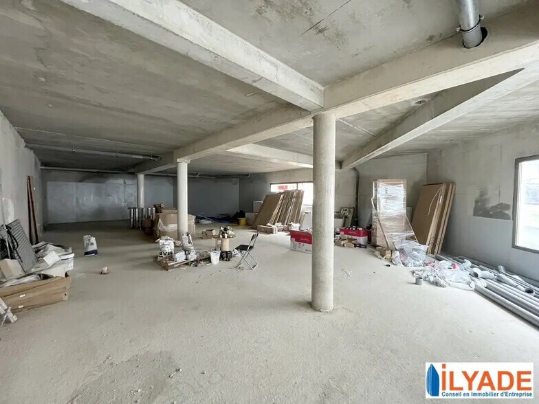 Bureau dans Coudoux à vendre - Photo intérieure – Image 3 sur 4