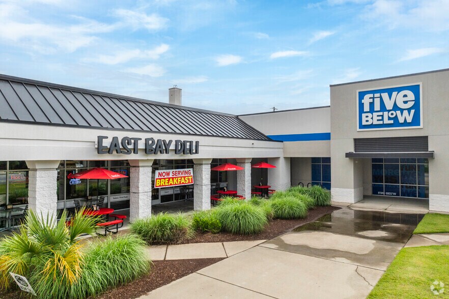 300 Knox Abbott Dr, Cayce, SC à vendre - Photo principale – Image 1 sur 12