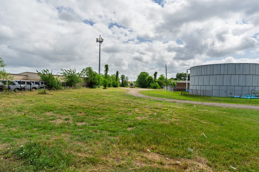 0 S Shaver St, Pasadena, TX à vendre - Photo de l’immeuble – Image 2 sur 13