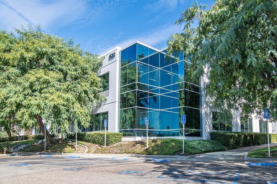 1520 Bridgegate Dr, Diamond Bar, CA à louer - Photo de l’immeuble – Image 2 sur 22