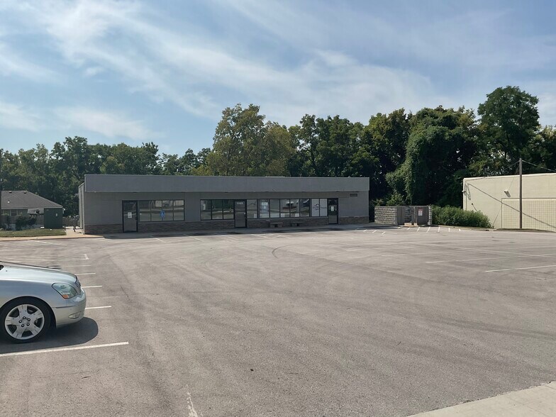 11525 E 24 Hwy, Independence, MO à vendre - Photo de l’immeuble – Image 2 sur 11