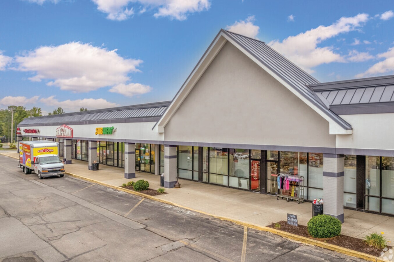 1200-1260 Ohio Pike, Amelia, OH à louer Photo de l’immeuble– Image 1 sur 8
