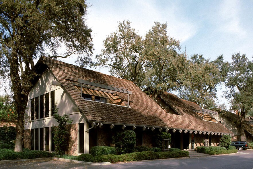 3415 American River Dr, Sacramento, CA à louer - Photo de l’immeuble – Image 2 sur 5