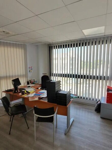 Bureau dans Aubagne à louer - Photo de l’immeuble – Image 3 sur 5