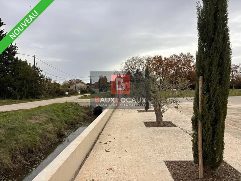 Local d’activités dans Barbentane à louer - Photo de l’immeuble – Image 1 sur 8