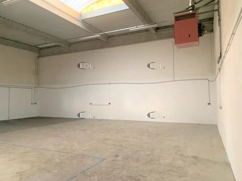Local d’activités dans Moissy-Cramayel à louer - Photo de l’immeuble – Image 1 sur 6