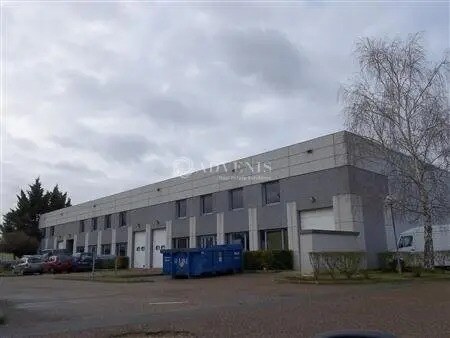 Local d’activités dans Épône à louer - Photo de l’immeuble – Image 2 sur 3