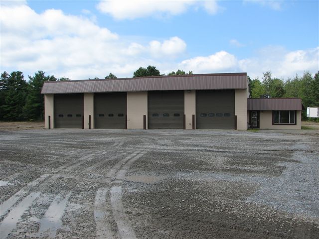 130 Big Boom Rd, Queensbury, NY à louer - Photo de l’immeuble – Image 1 sur 13