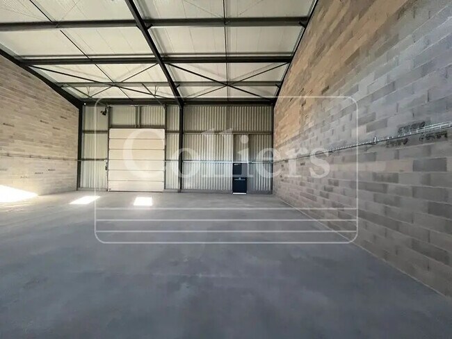 Plus de détails pour Local d’activités à vendre